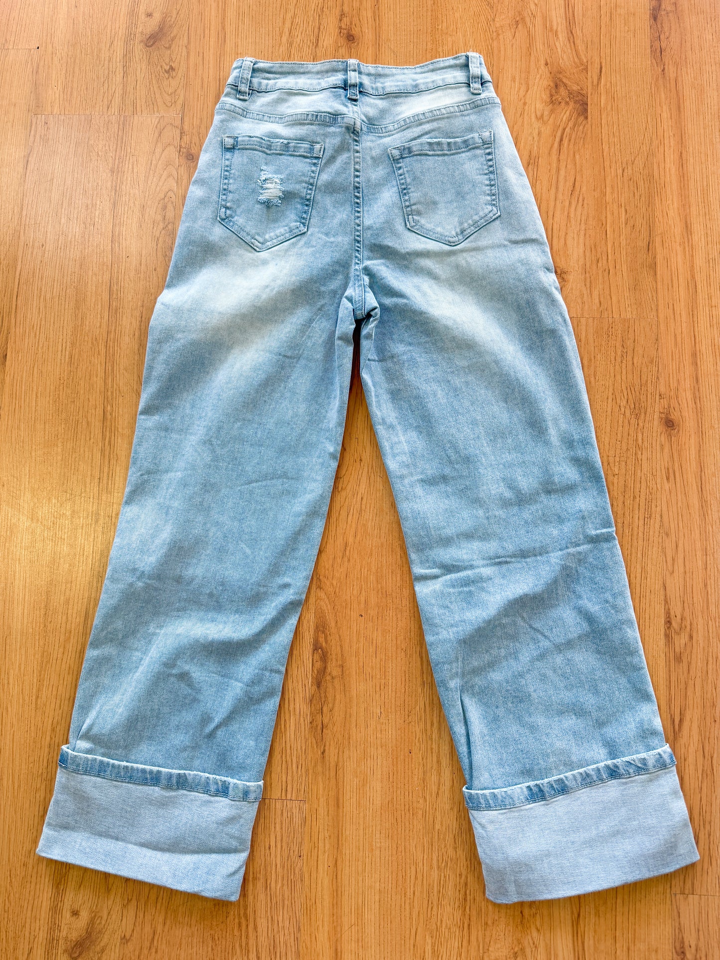 Light Washed Ripped Jean